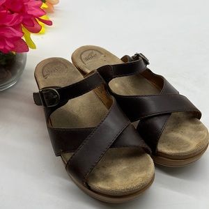 Dansko Sela Dark Brown Criss Cross sandal Sz 38